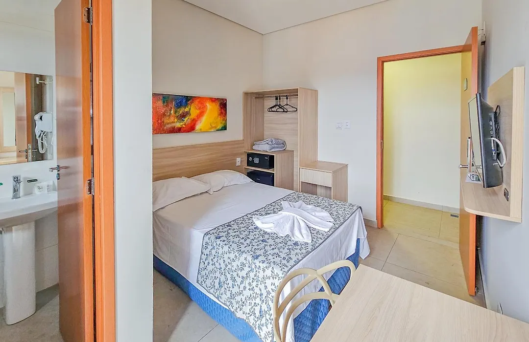 Hotel Verdes Mares-1