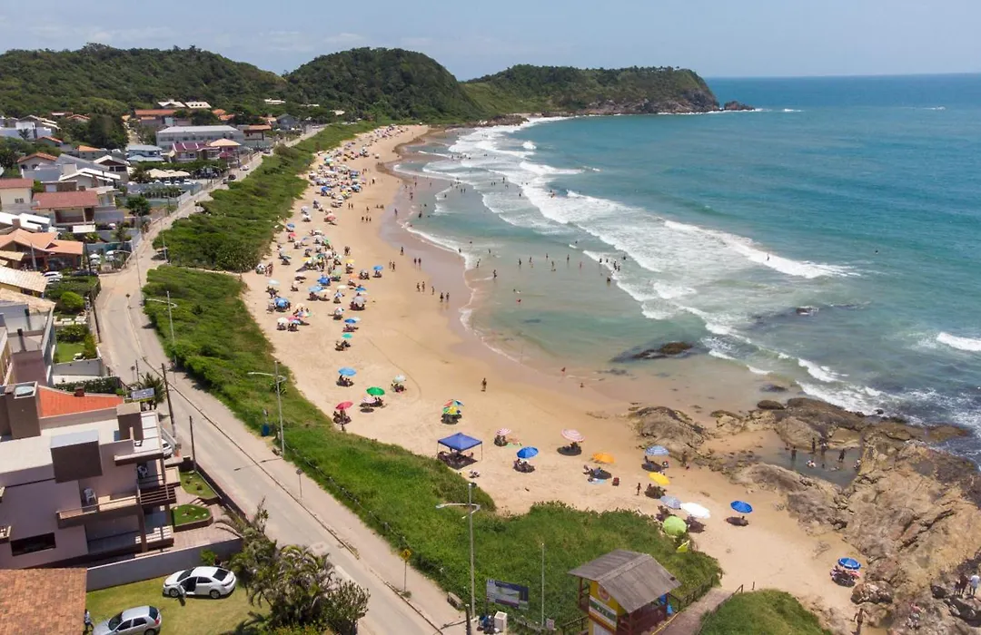 Pousada Com Piscina Perto do Beto Carrero 50 Metros Praia do Trapiche Melhor Localização de Penha-1