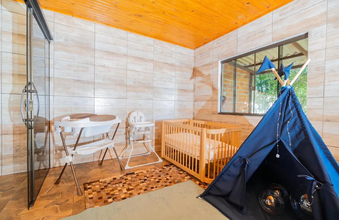 Casa de Campo Mimosa Flor- 4quartos, 3banheiros, 15 minutos das Cataratas e Aeroporto, piscina, churrasqueira, bilhar, espaço ao ar livre privativo, calmo e tranquilo-1
