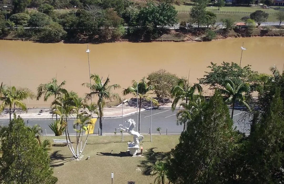 Flat Moderno No Cavalinho Branco Com Piscina Aquecida-1