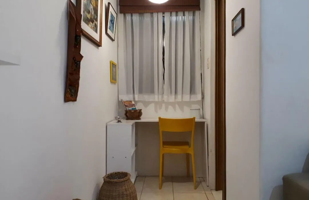 Quarto E Sala Em Copanema-1