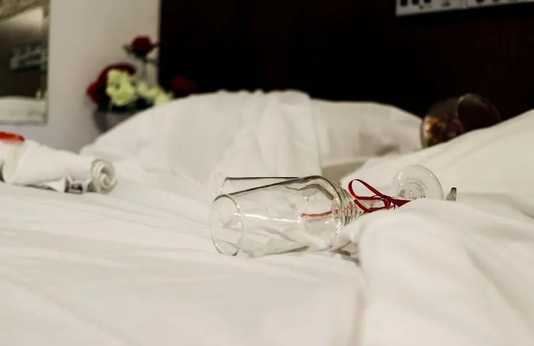 Motel Shampoo (Adults Only)-1
