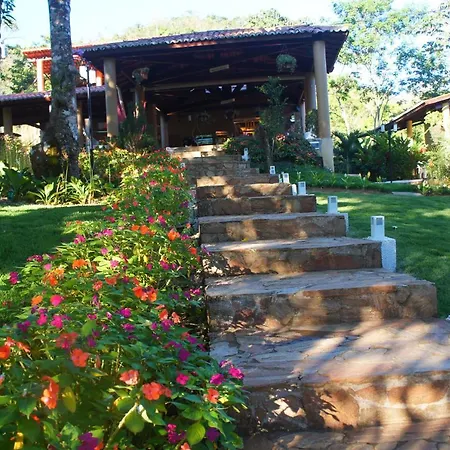 Hotel Cantinho Das Flores-3