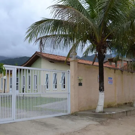 Casas em Condomínio próximo da praia com 2 dormitórios, churrasqueira e 3 vagas de garagem-2