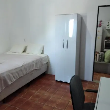 Casa Das Flores Colorado - Aluguel De Quartos Com Camas De Casal - Banheiros Compartilhados-2