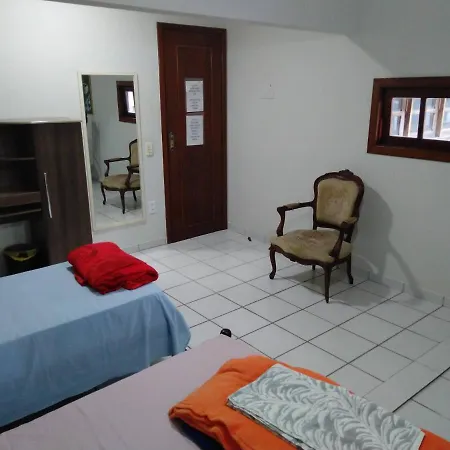 Quartos Em Casa Proxima A Praia-2