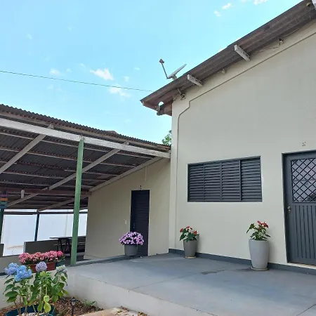 Casa Das Flores Colorado - Aluguel De Quartos Com Camas De Casal - Banheiros Compartilhados-3