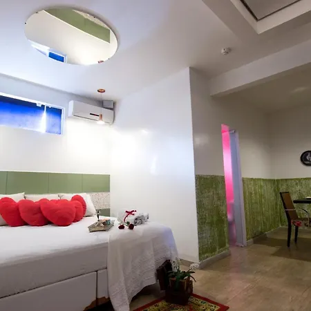 Champagne Motel-3