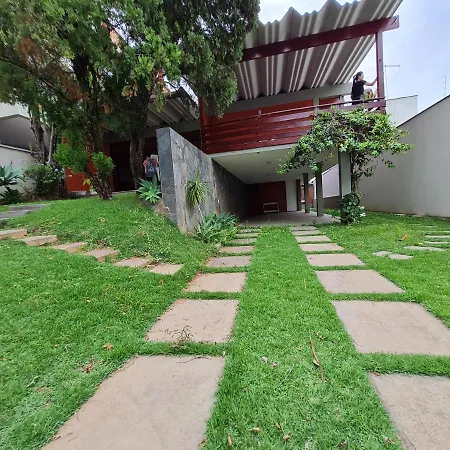 Casa Super Agradavel, 250 Metros Da Praia Da Areia Preta, Cinco Quartos Com Ar, Wifi, Garagem, Completa-2