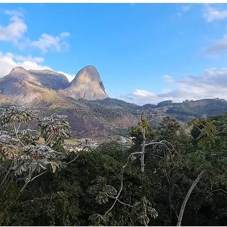 Vista para Pedra Azul e TV de 85-3