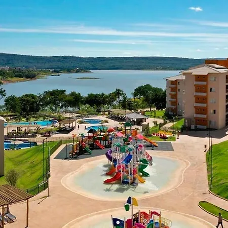 Apartamento em Caldas Novas - Estrutura de Resort localizado a beira do Lago Corumbá V-3