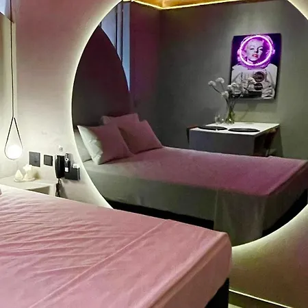 Yolo Motel-2