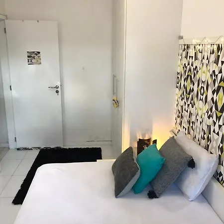 República Descolada! Ótima localização! Quarto p/ casal!-2