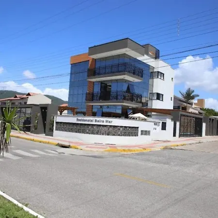 Apto Pé na Areia com Piscina Privativa-2