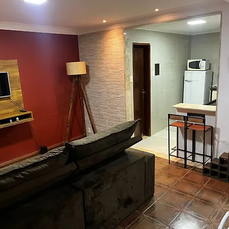 Linda Casa Com Estacionamento-2