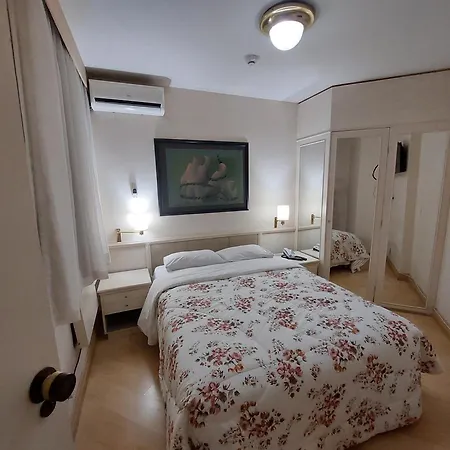 Paulista Wall Street Flat 05-2