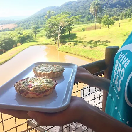 Viva Brotas Chalés e Cabanas com cachoeira-3
