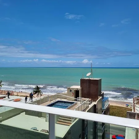 Confortável Flat com piscina de borda infinita na cobertura-3