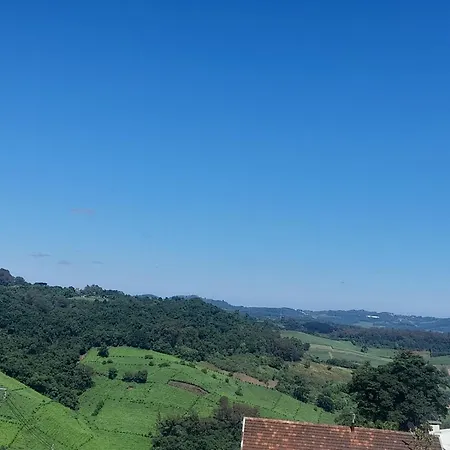 Casa Vista do Vale próxima ao Vale dos Vinhedos-3