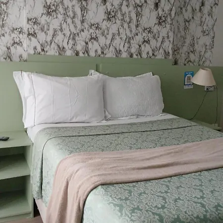 comfort hotel 413 anfitriã-3