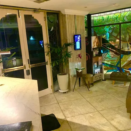 Suíte independente apart hotel plaza Elysees 202B-2
