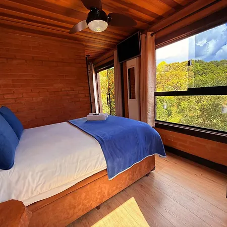 Casa Container 80 - Suítes privativas e sofisticadas integradas à natureza-2