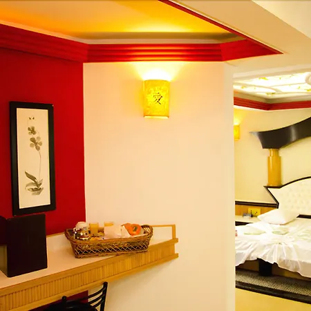 Omega Palace-2