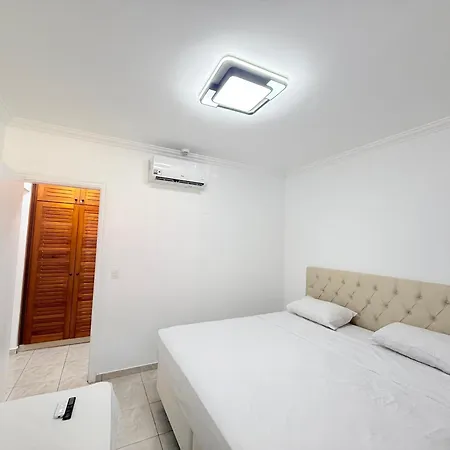 Flat estudio 110 Amarilis Riviera de São Lourenço, 03 piscina climatizada, serviço de hotelaria, limpesa e troca de toalhas diária, carregador veiculo elétrico e servico de praia finais de semana WiFi 500-3