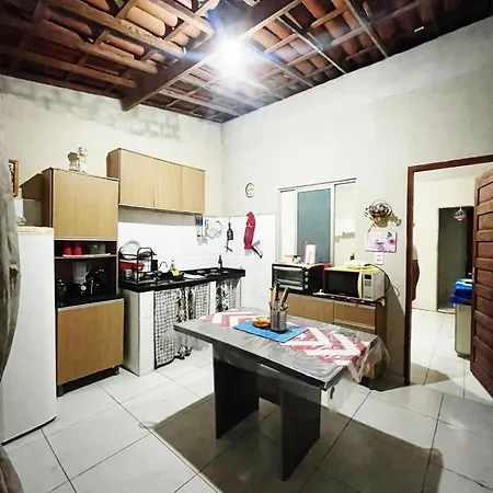 Kitnet mobiliado, confortável e bem localizado.-2