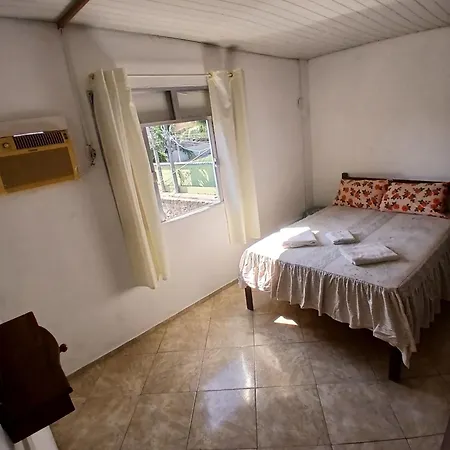Quarto Em Sepetiba Com Ar-2