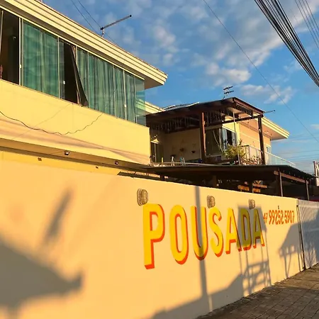 Pousada Com Piscina Perto do Beto Carrero 50 Metros Praia do Trapiche Melhor Localização de Penha-2