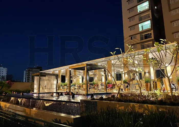 Evian Thermas Hotel Incrível no Centro de Caldas Novas com Águas Termais e Ingressos com Valores Exclusivos no Hot Park, Lagoa Termas, Náutico e WaterPark