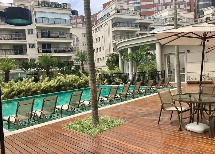 Apt a 150m do Hospital Albert Einstein e MorumBIS, 2 Banheiros, Piscina, Sauna e Vaga São Paulo