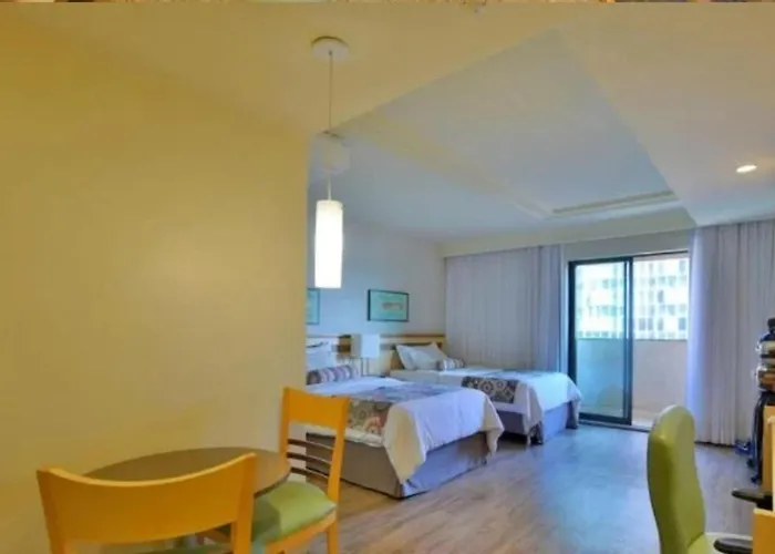 Raridade! FLAT PARTICULAR DE ALTO PADRÃO - ENORME - 2 Camas - 1 Queen e 1 Solteiro - Arrumação Diária Gratuita - Excelente Atendimento - Varanda - Condomínio do Hotel Lets Idea Brasília