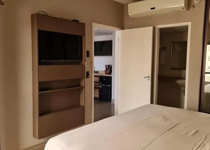 Flat Dois Quartos Condomínio Clube XV Santos 