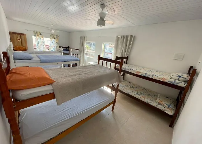 Casa Amarela Hostel Guarapari