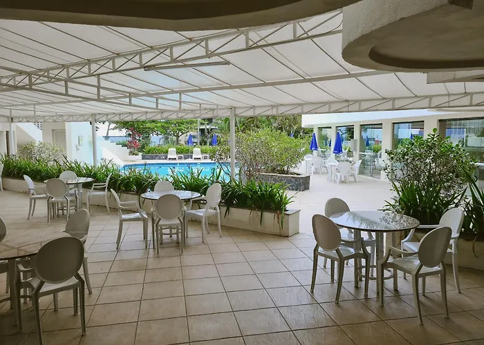 Flat Top - No Praia Brava Hotel Na Ilha A Beira Mar Florianópolis - um hotel de 4 estrelas
