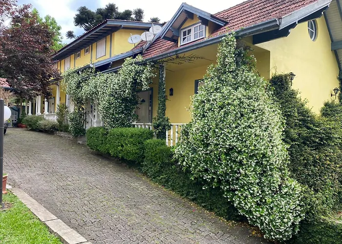 Apartamentos Sulla Collina Centro De Gramado Localizado Proximo Da Rua Coberta