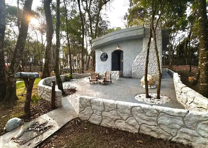 Caverna dos Dinossauros, Vila Mágica Bueno Brandão