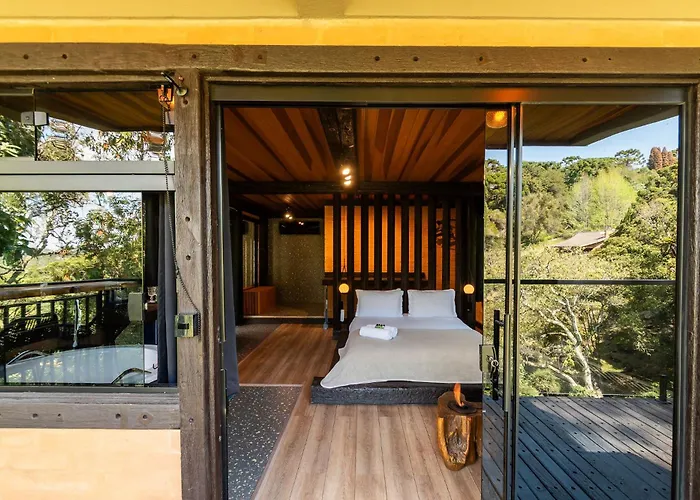 Casa Container 80 - Suítes privativas e sofisticadas integradas à natureza Campos do Jordão
