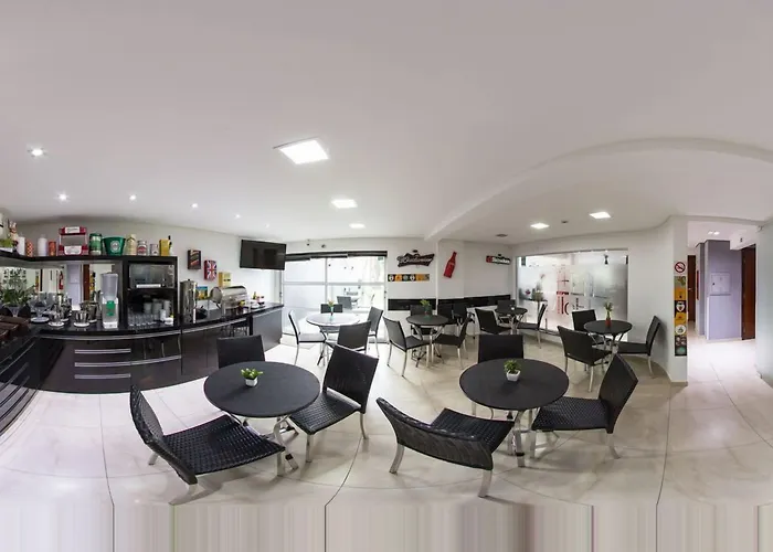 Hollyster Hotel Curitiba