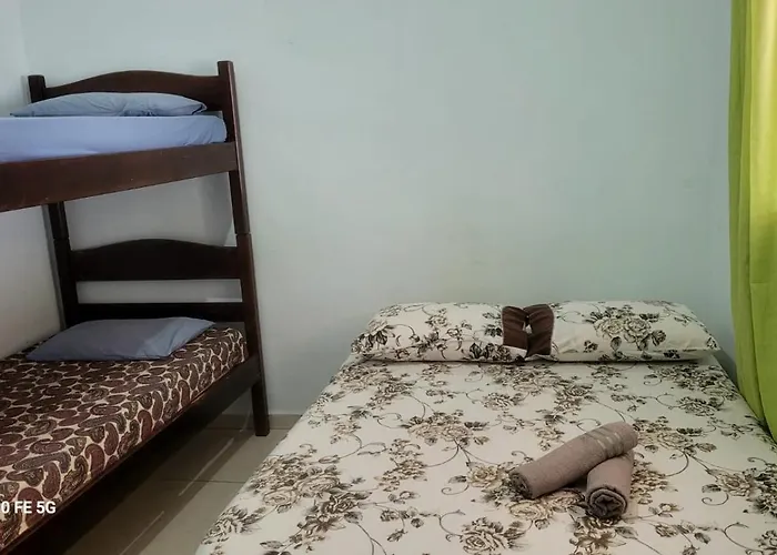 Hostel Pe Na Praia - Quartos E Barracas Camping Caraguatatuba