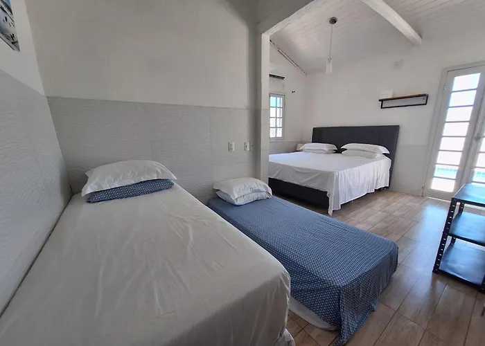 BOA SORTE SUITES com PISCINA GARAGEM e Pé na PRAIA de GERIBÁ Búzios