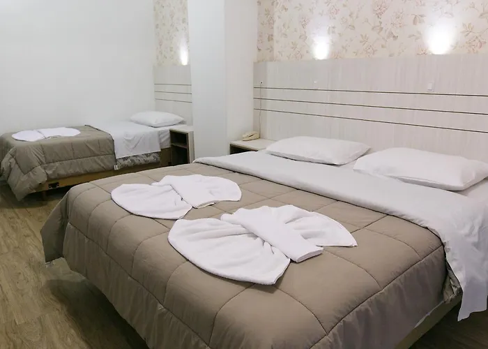 Hotel 13 Linden Treze Tílias