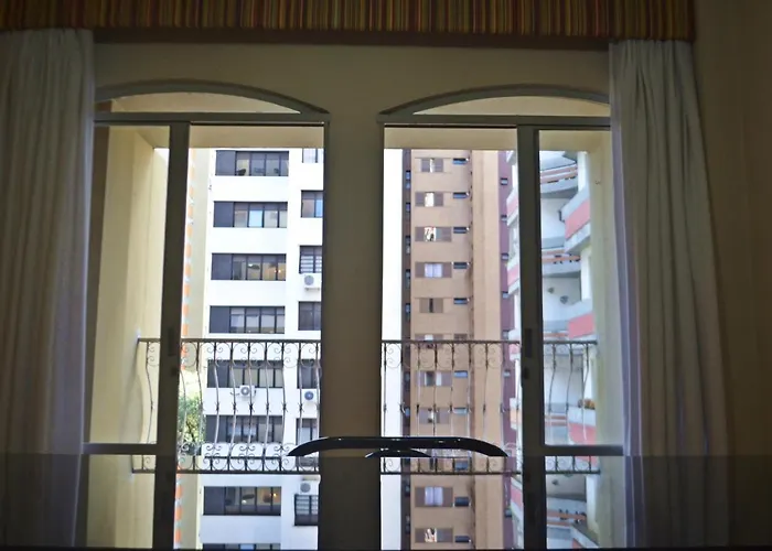 Curitiba hotels near Praca do Japao