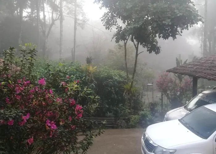Mansão Adonai nas Cachoeiras de Penedo