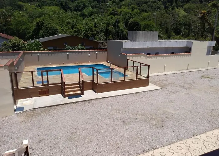 Chalés São Mateus Ubatuba com piscina